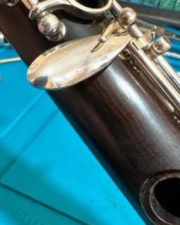 Loving the gorgeous colour on this clarinet.